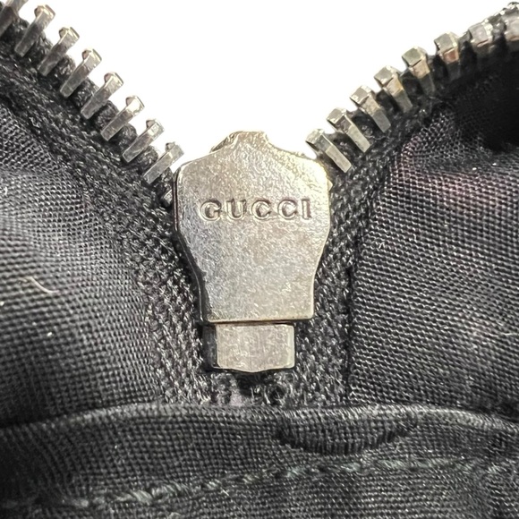 Gucci Monogram Imprime Messenger Bag - Picture 9 of 10